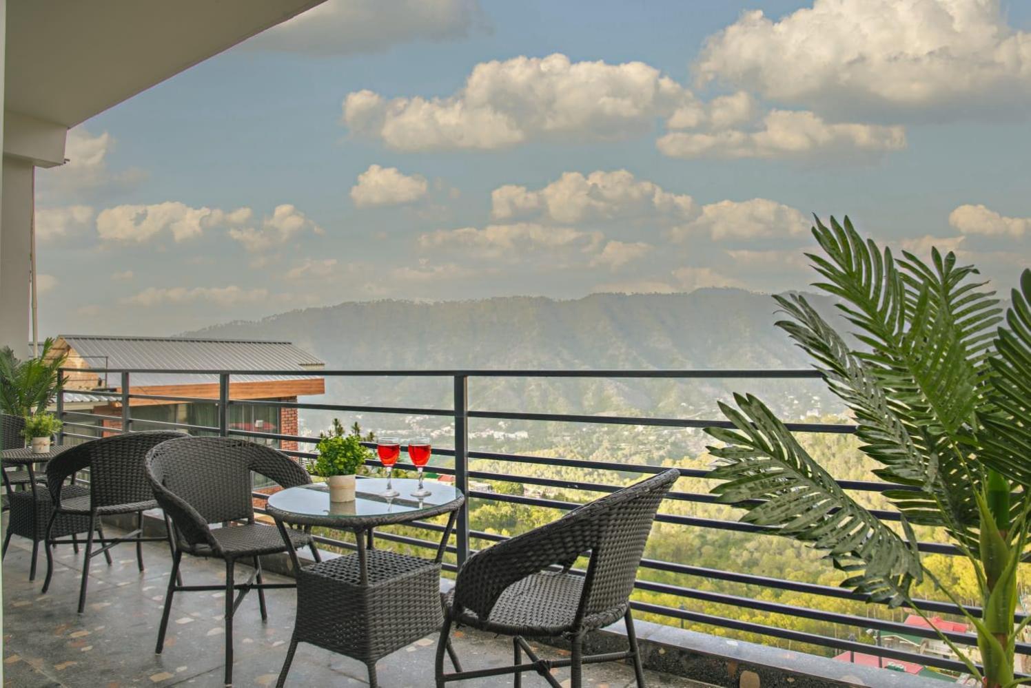 Апартаменты Host Jatin Mountain Crest Kasauli 7Oi827O7O3 Экстерьер фото